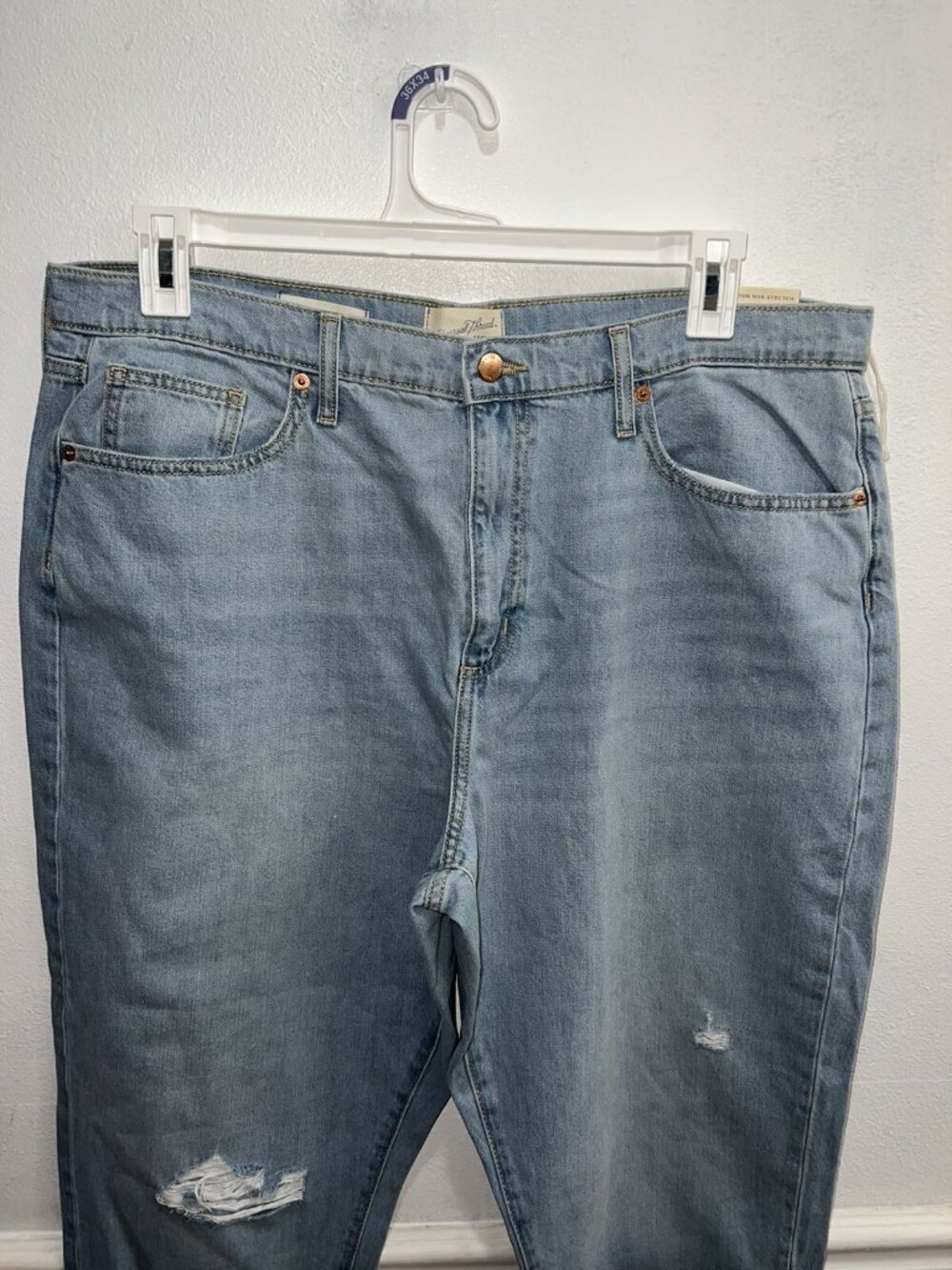 Universal Thread Size 14 Woman’s Light Denim Jeans Boyfriend New - Picture 2 of 7